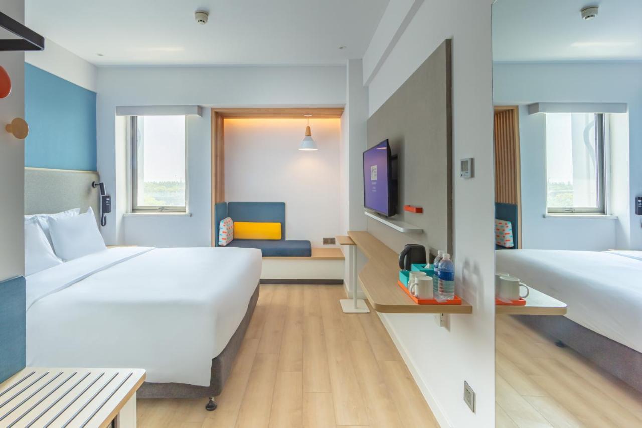 Holiday Inn Express Shanghai Pudong Airport By Ihg Екстер'єр фото