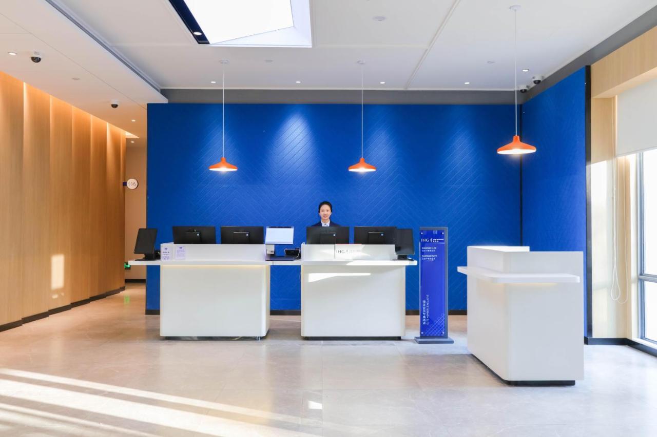 Holiday Inn Express Shanghai Pudong Airport By Ihg Екстер'єр фото