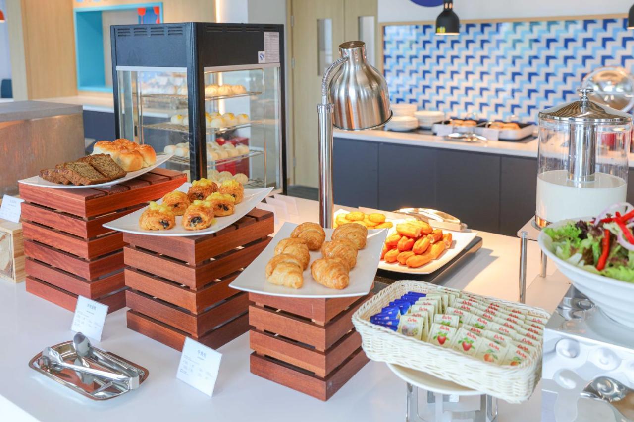 Holiday Inn Express Shanghai Pudong Airport By Ihg Екстер'єр фото