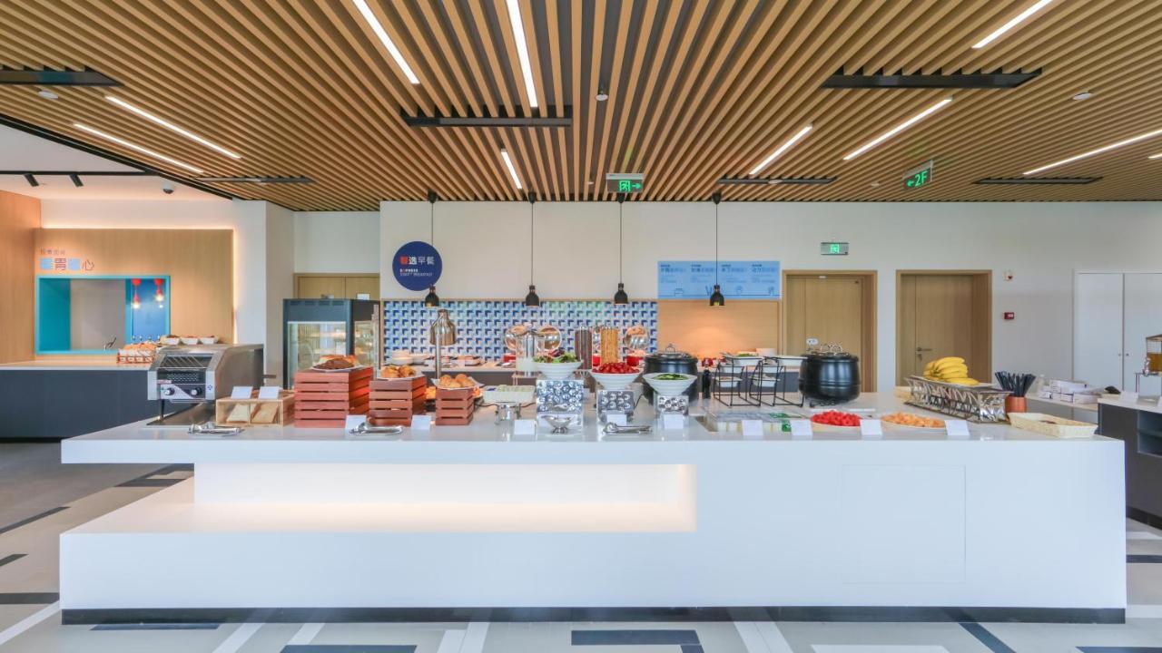 Holiday Inn Express Shanghai Pudong Airport By Ihg Екстер'єр фото