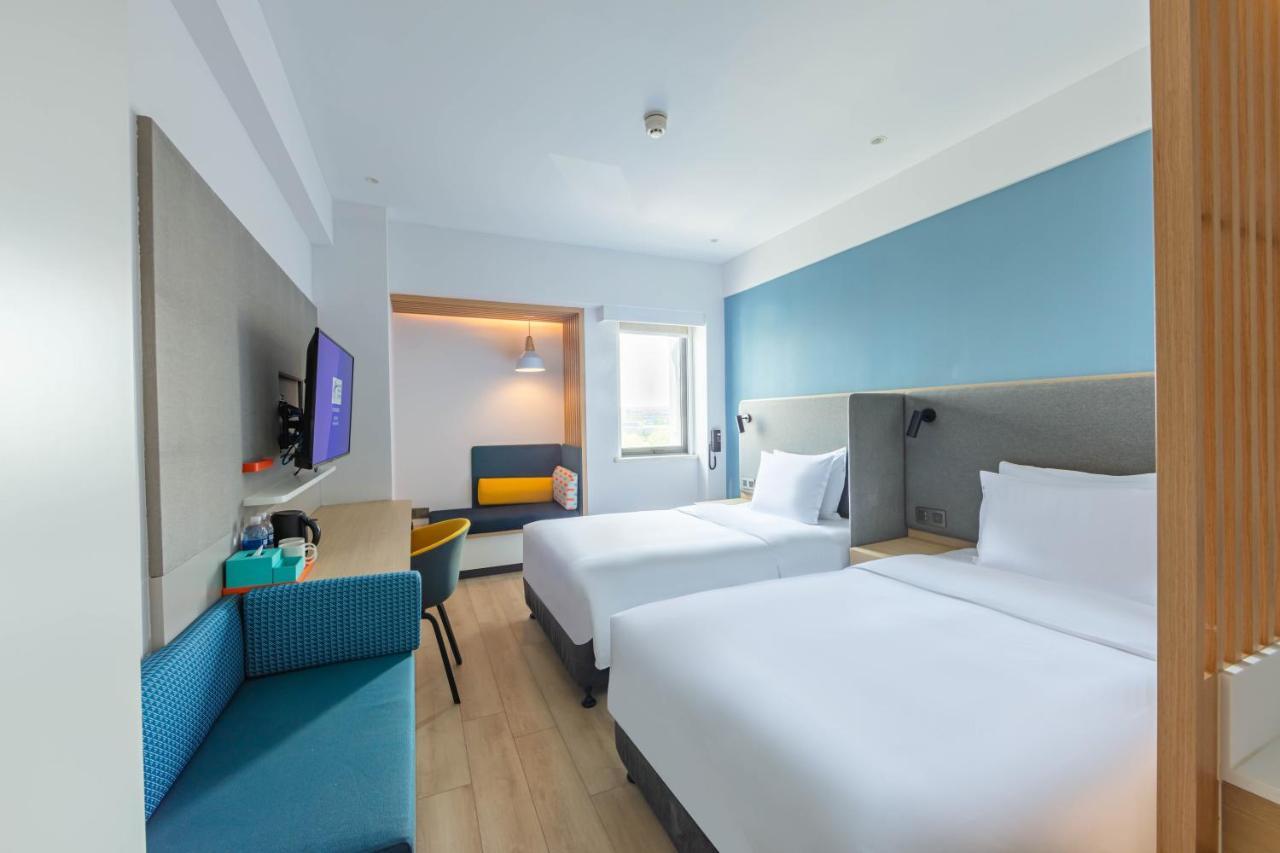 Holiday Inn Express Shanghai Pudong Airport By Ihg Екстер'єр фото