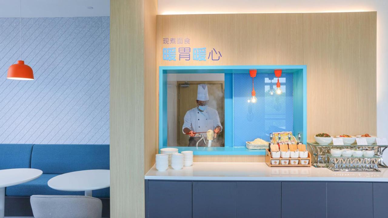Holiday Inn Express Shanghai Pudong Airport By Ihg Екстер'єр фото