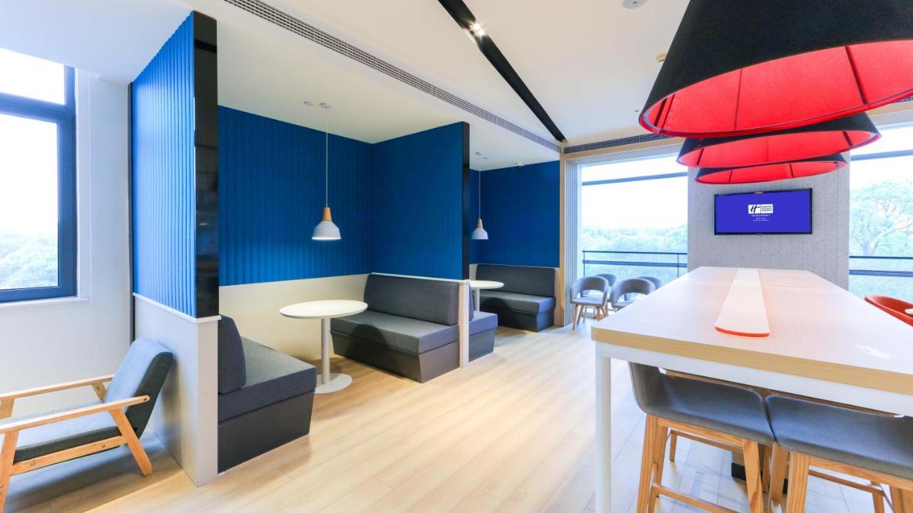 Holiday Inn Express Shanghai Pudong Airport By Ihg Екстер'єр фото