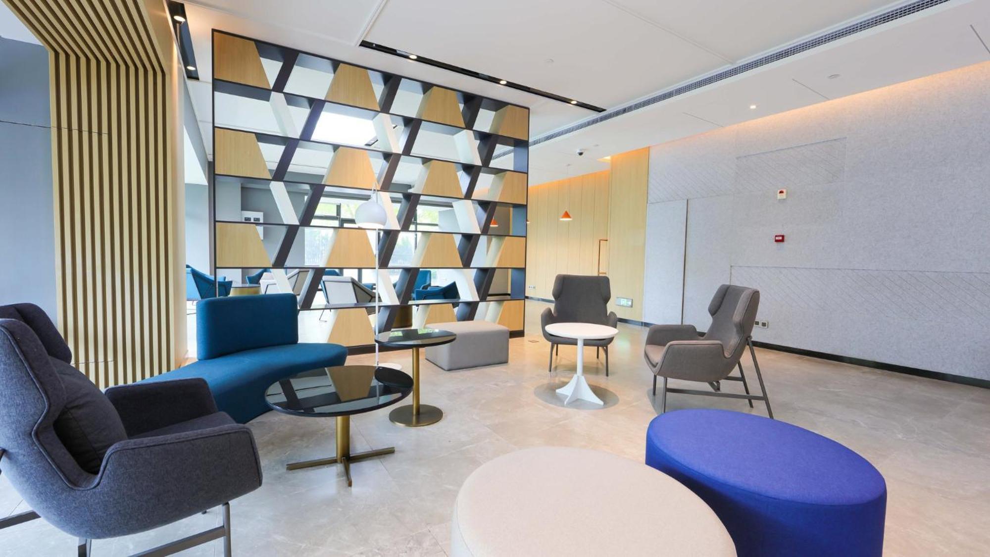 Holiday Inn Express Shanghai Pudong Airport By Ihg Екстер'єр фото