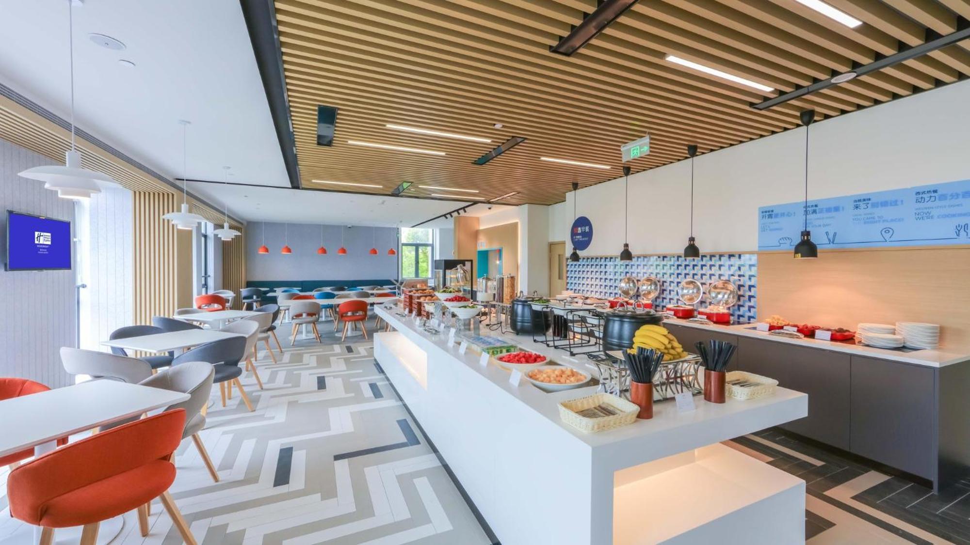 Holiday Inn Express Shanghai Pudong Airport By Ihg Екстер'єр фото