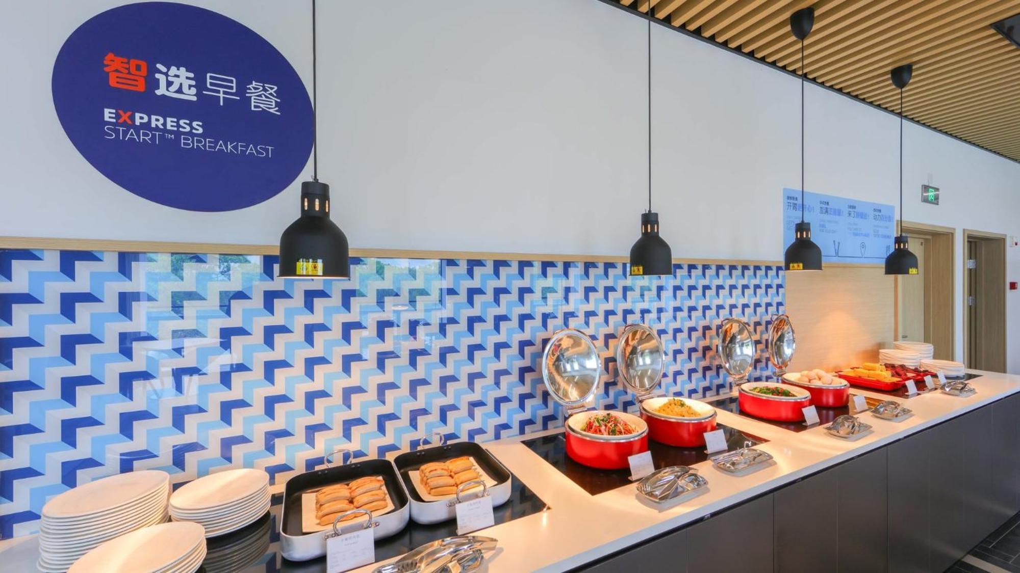 Holiday Inn Express Shanghai Pudong Airport By Ihg Екстер'єр фото