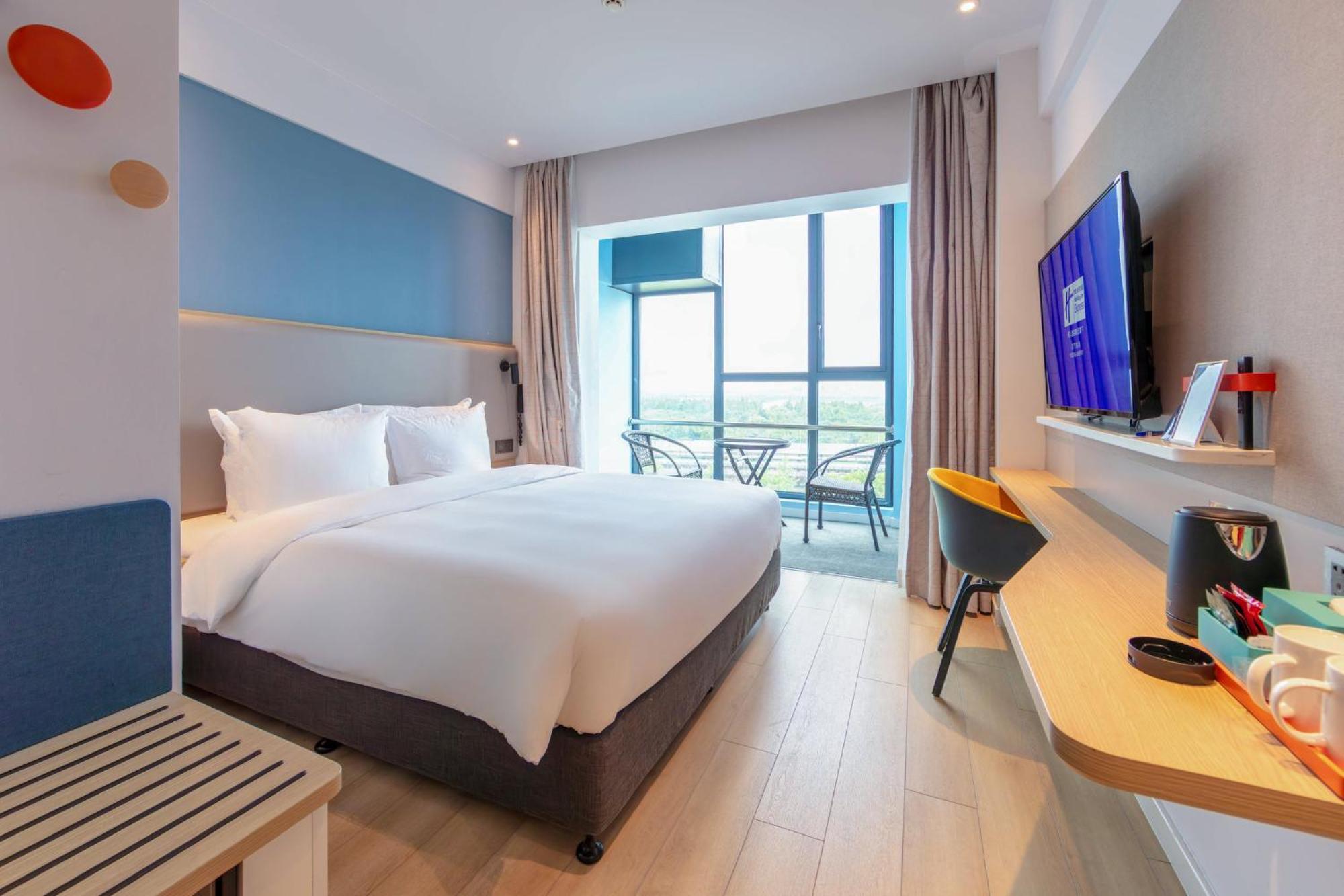 Holiday Inn Express Shanghai Pudong Airport By Ihg Екстер'єр фото
