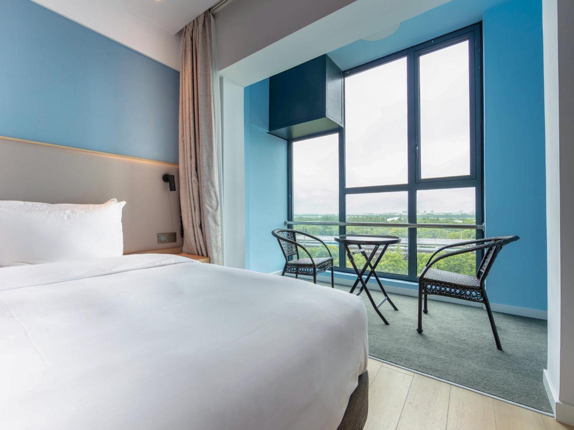 Holiday Inn Express Shanghai Pudong Airport By Ihg Екстер'єр фото