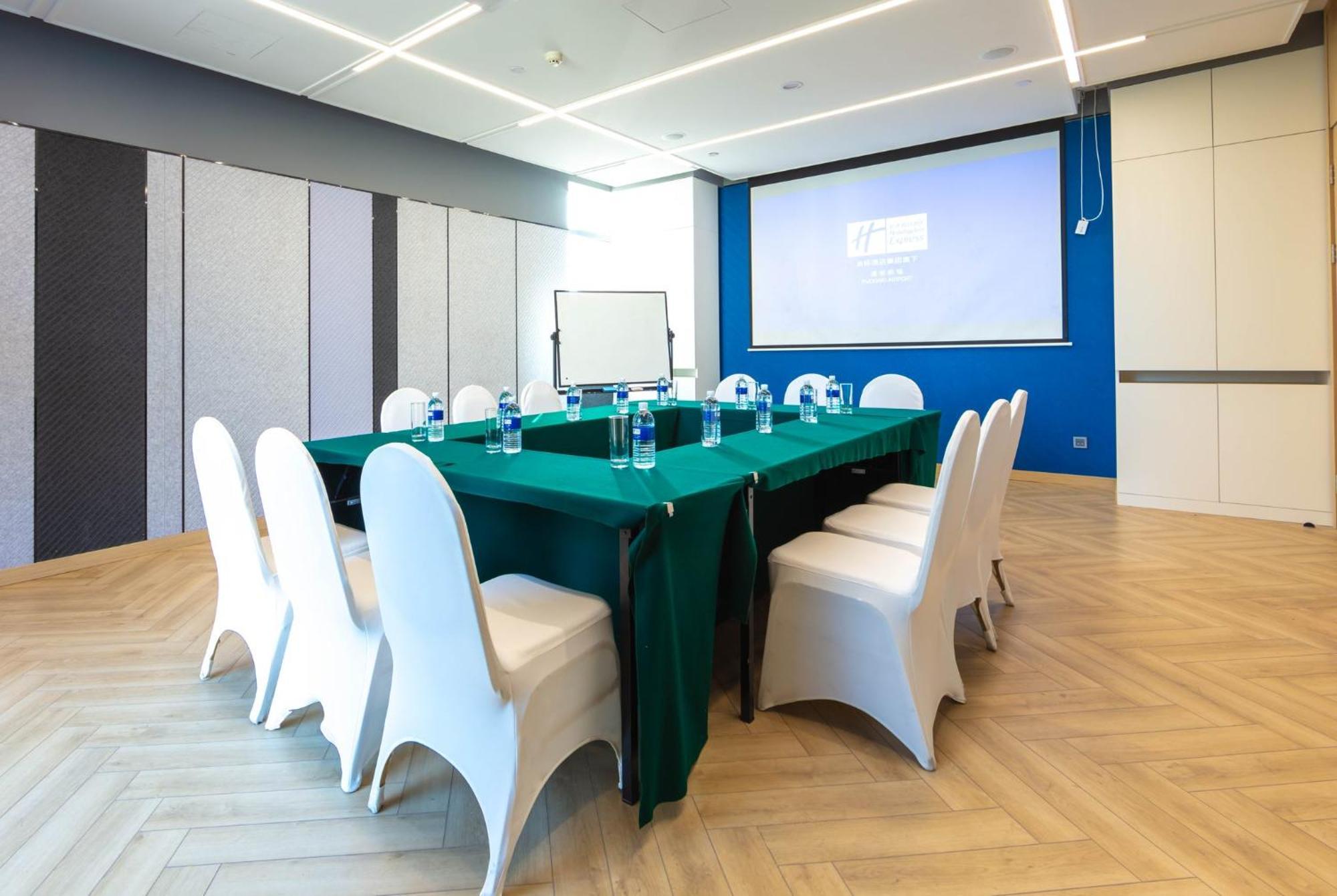 Holiday Inn Express Shanghai Pudong Airport By Ihg Екстер'єр фото