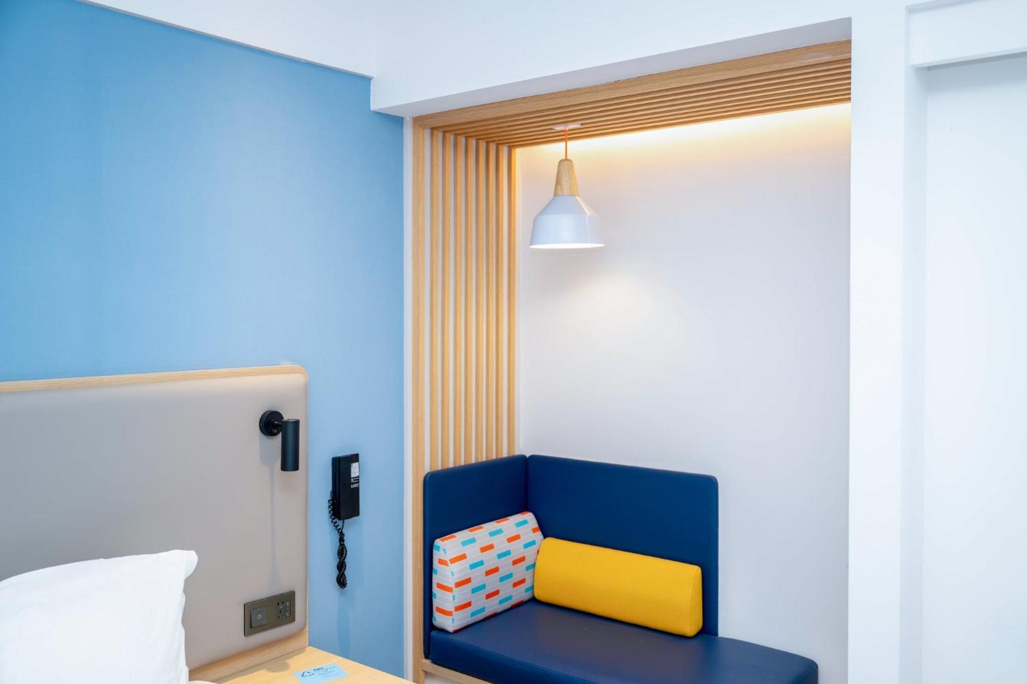 Holiday Inn Express Shanghai Pudong Airport By Ihg Екстер'єр фото