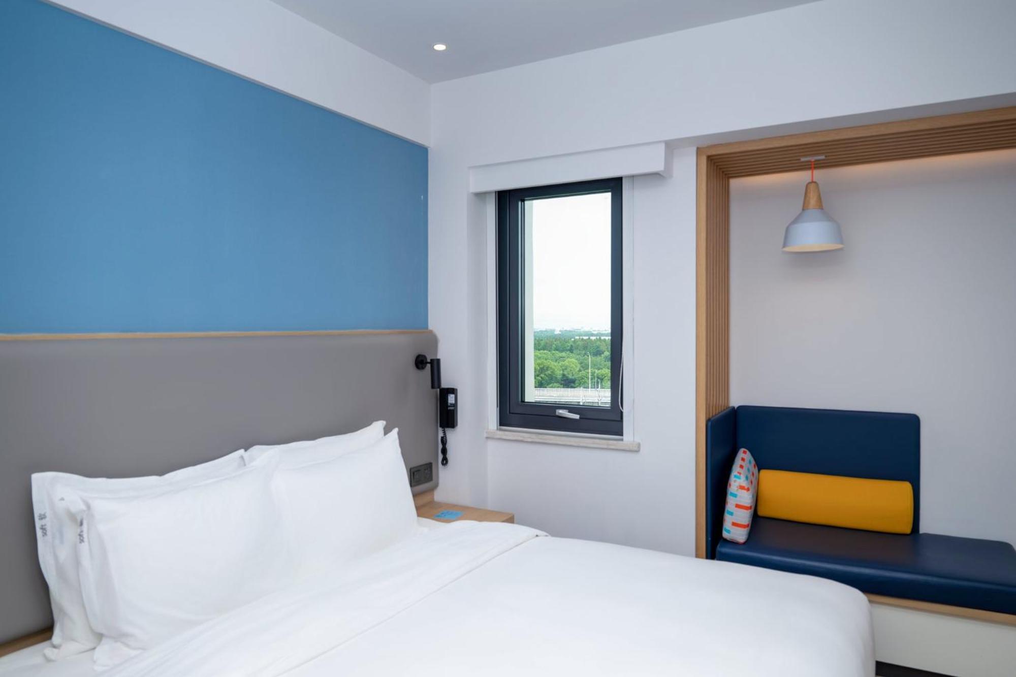 Holiday Inn Express Shanghai Pudong Airport By Ihg Екстер'єр фото
